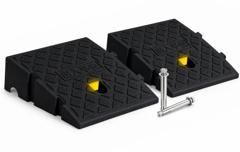 Lot de 2 Rampes de Trottoir en Polypropylene 25x27x7 cm Noir