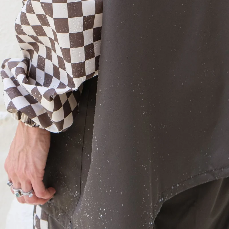Poncho de pluie court Poule Party adulte Damier Kaki