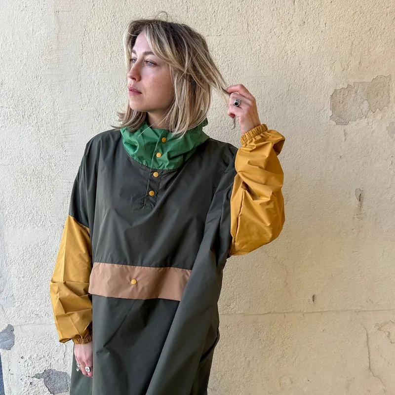 Poncho de pluie Poule Party adulte ou enfant kaki