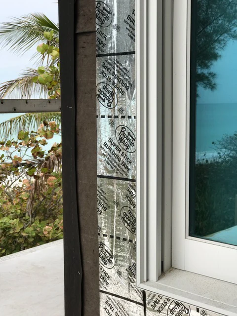 Membrane pare-air et pare-vapeur sans apprêt Super Stick de Protecto Wrap