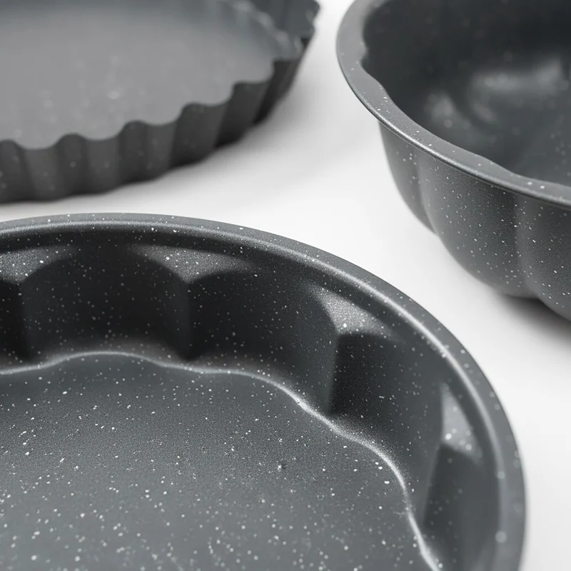 Lot de 3 moules à gâteaux en acier carbone antiadhésif cuisson homogène 25,5 x 28 x 27,5 cm en acier gris 13_0018587
