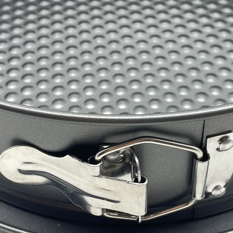 Moule à charnière rond cuisson homogène 10 x 26 cm avec couvercle pratique en acier carbone anthracite 13_0018591
