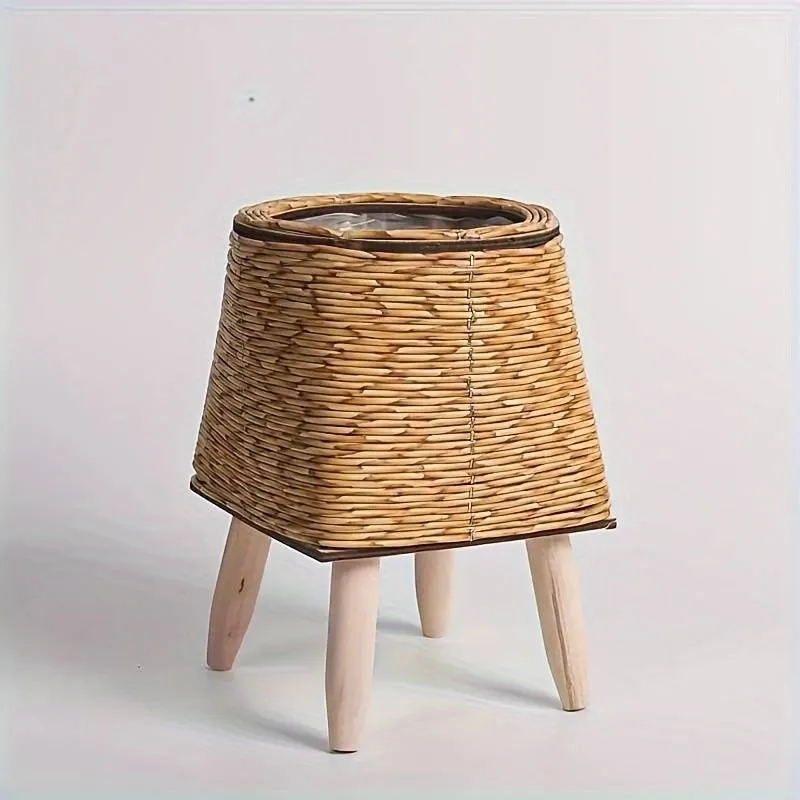 Pot de Fleur sur Pied en Rotin