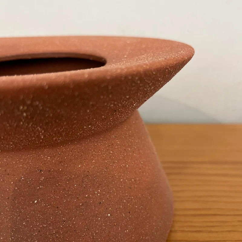 VASE BROWN BAS