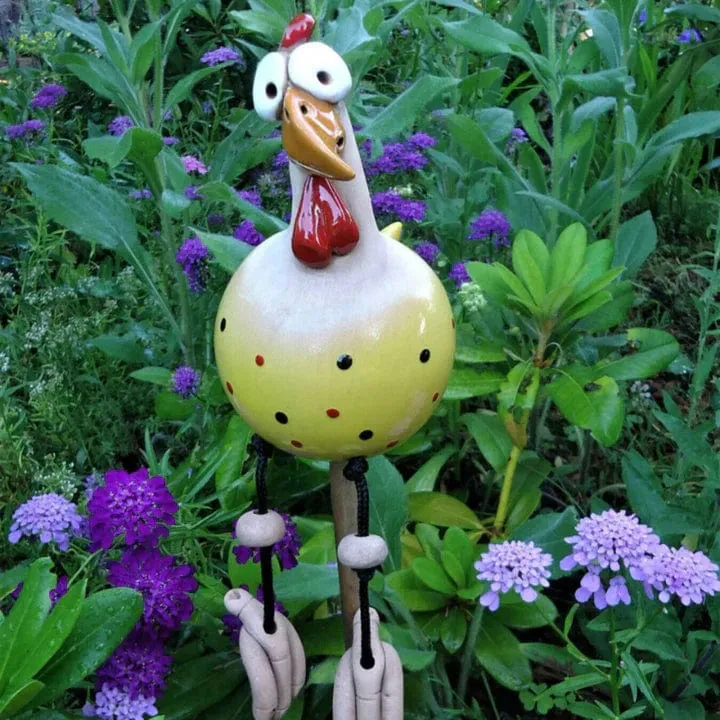 Sculpture de Poulet Colorée et Amusante