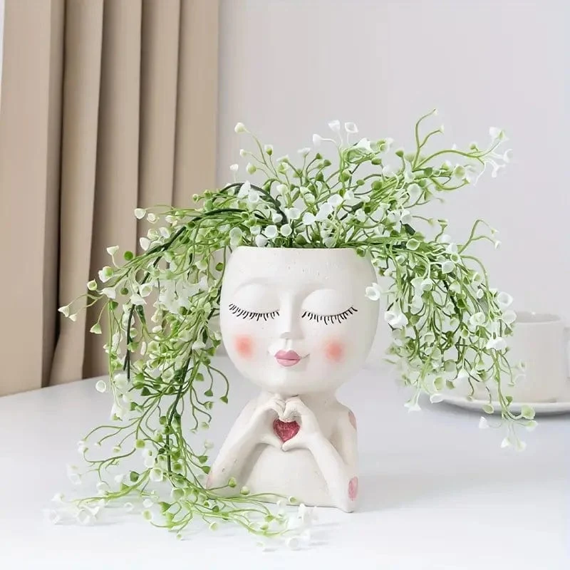 Dame Cœur Moderne : Pot de Fleurs Artistique pour une Touche d'Amour