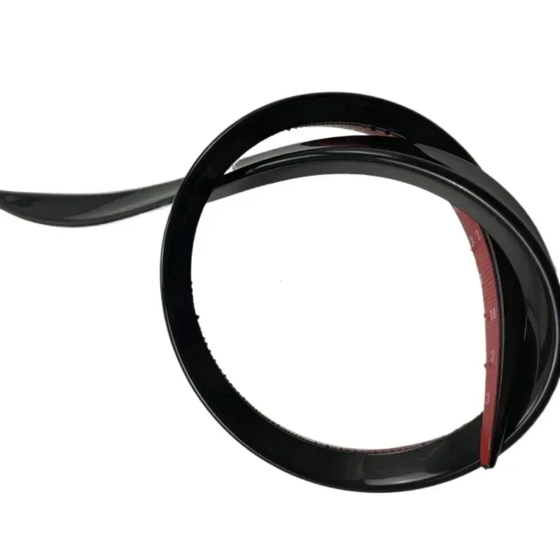 Becquet Universel Souple 1.2M Carbone Adhésif