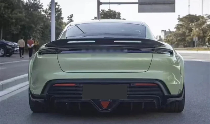 Becquet Carbone Porsche Taycan Tail Fins 2019-2024
