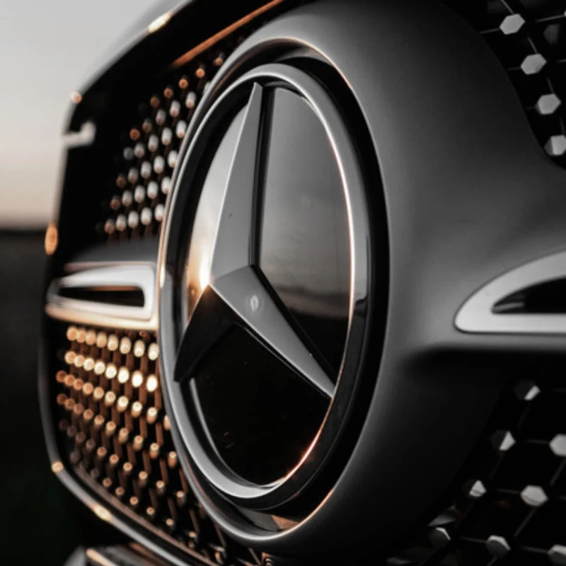 Logo Mercedes Calandre 3D Noir Chrome LED