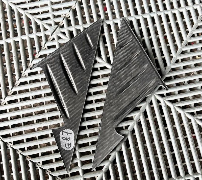 Garniture Rétroviseur Triangulaire Carbone BMW M2 G87