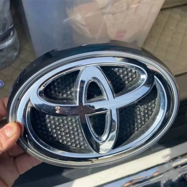 Badge Toyota LED Lumineux Chromé RGB Calandre