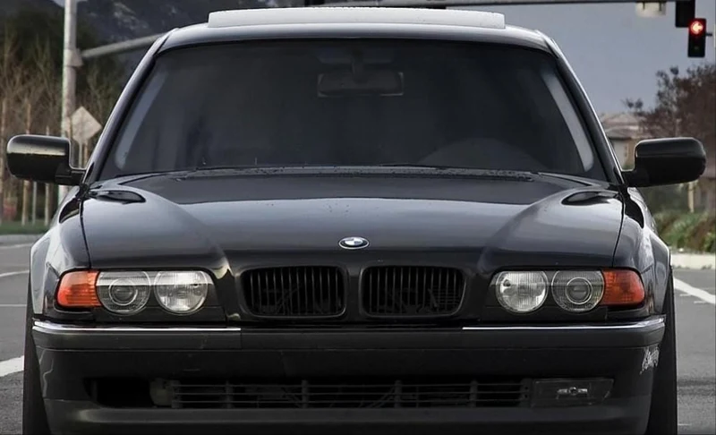 Calandre BMW Série 7 E38 noir brillant