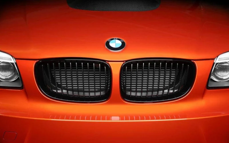 Calandre BMW Série 1 E87 E81 noir brillant