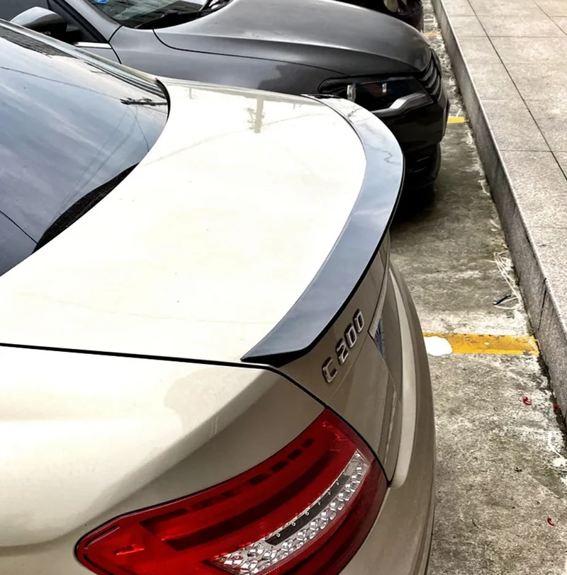 Becquet Mercedes Classe C W204 noir brillant
