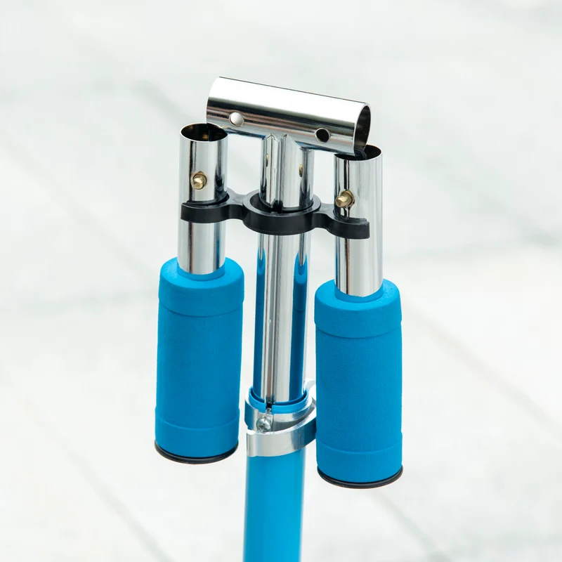 Trottinette enfant pliable 67 x 32 x 78 cm guidon réglable roues lumineuses design moderne jardin balcon en métal bleu 21_0000682