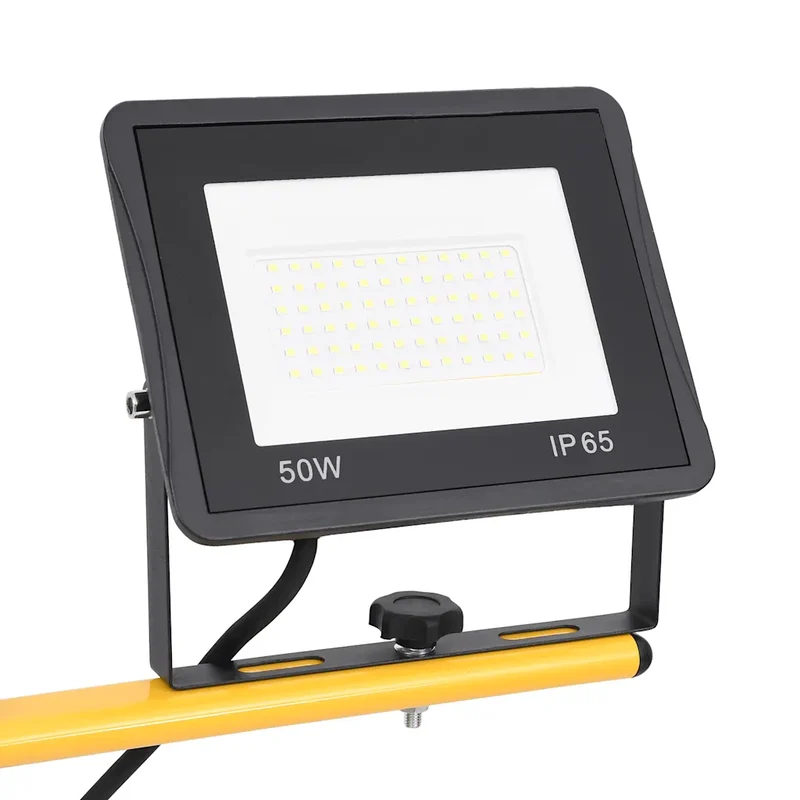 Projecteur à LED avec trépied réglable 78 x 78 x 172 cm puissance lumineuse élevée ambiance professionnelle en aluminium noir 02_0046115